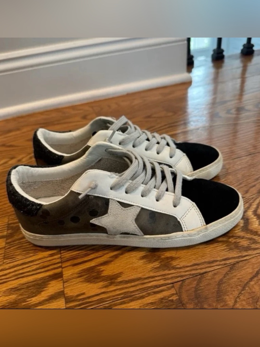 Women vintage havana black & olive green star leather & suede sneakers - size 8.